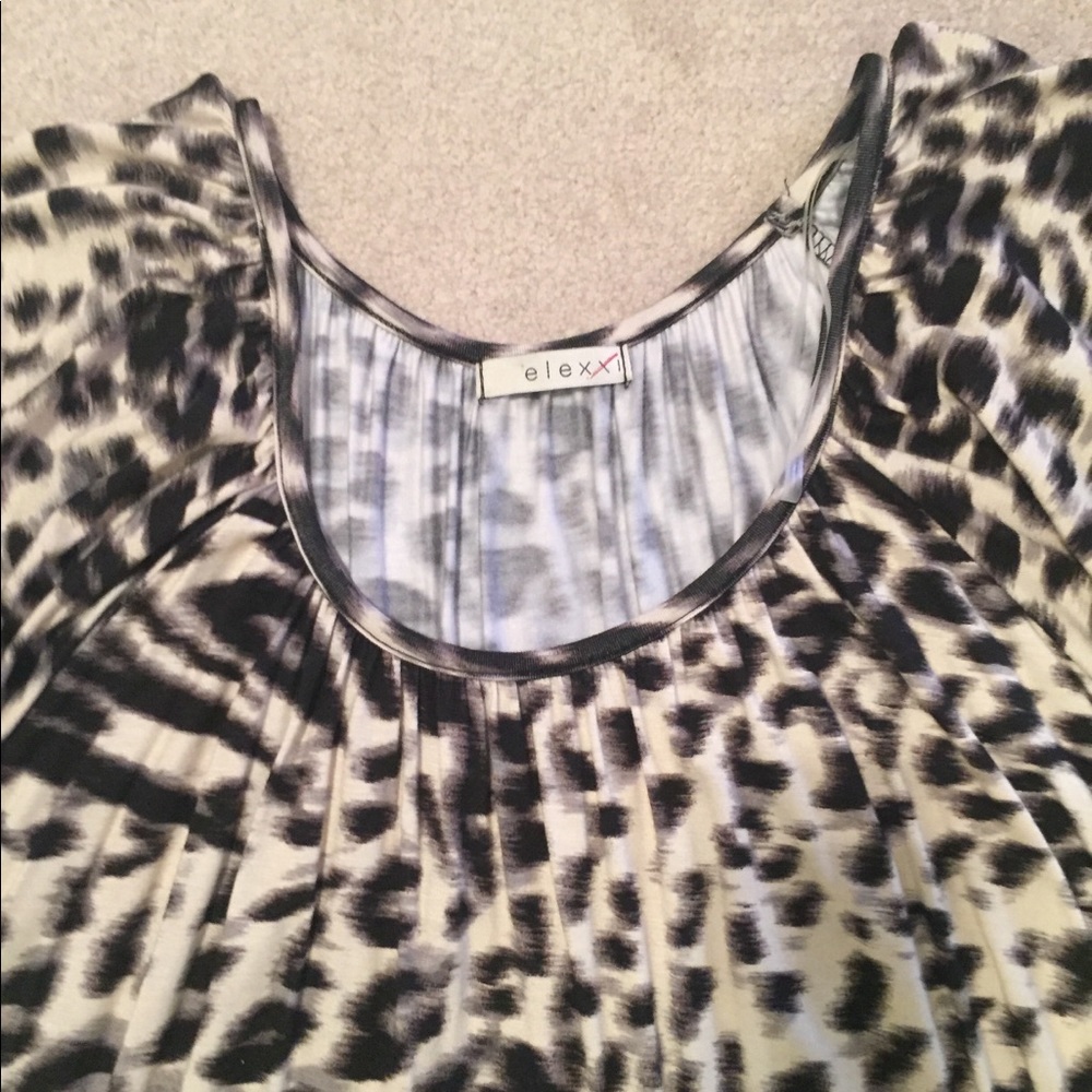 Leopard Print Top w/ Raglan Banded Short Sleeves - Picture 2 of 4